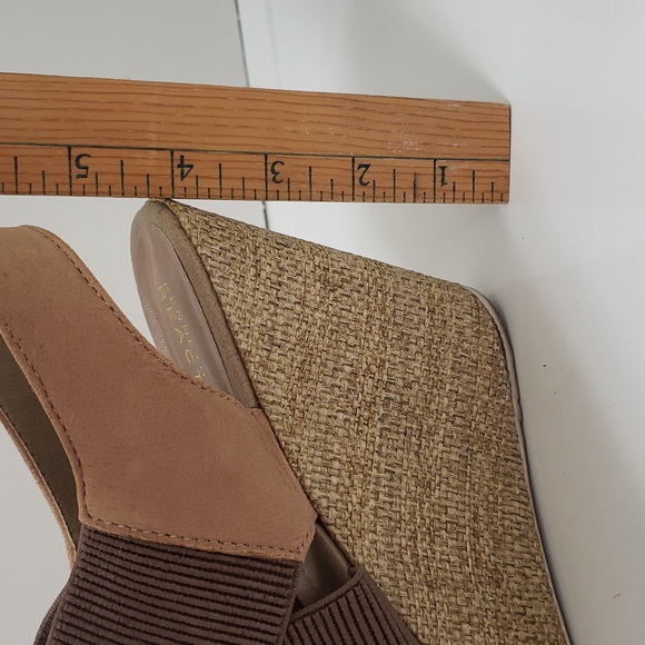 Womens Kenneth Cole Reaction Lightweight and Super Comfortable Platform Sandals - Picture 8 of 9